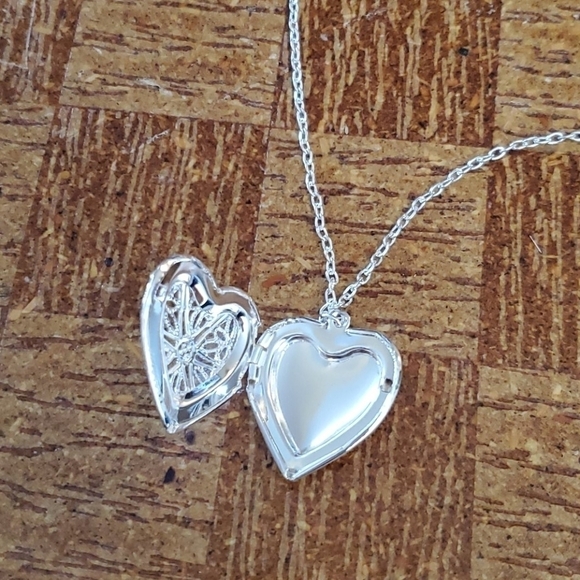 Heart Shape Necklace Open Photo jewelry - Picture 5 of 7